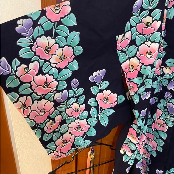 Traditional Japanese Yukata Summer Kimono - Picture 3 of 4